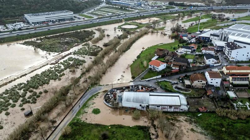 Inundações na cidade de Leiria, depois de o concelho ter sido gravemente afetado pela depressão Kristin