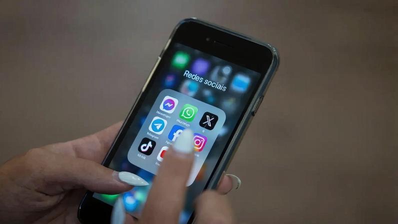 Os alertas serão enviados aos pais por mail, SMS ou WhatsApp