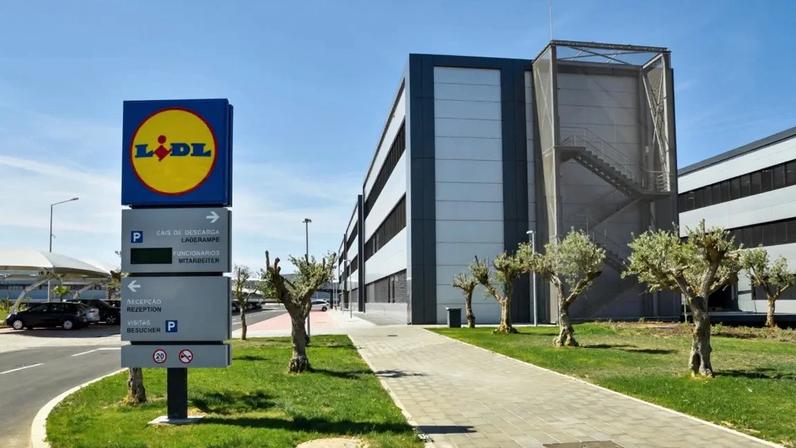 Lidl tem mais de oito mil colaboradores, distribuídos por mais de 280 lojas, sede (na foto) e quatro direções regionais e entrepostos