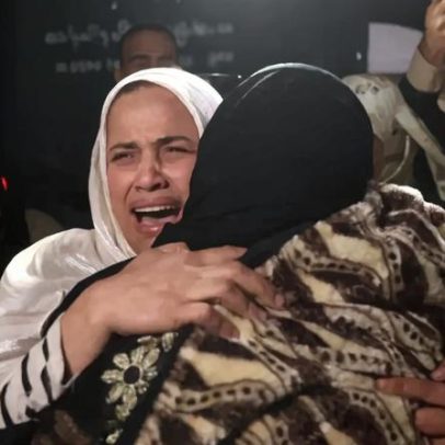 Israel bloqueia passagem de palestinianos para o Egito em Rafah