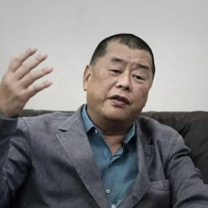 Magnata da imprensa pró-democracia de Hong Kong condenado a 20 anos de prisão