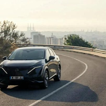 Nissan Ariya ganha até 22 km de autonomia diária com carregamento solar