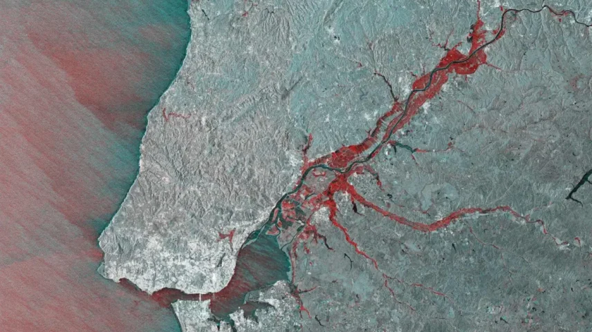Imagem de satélite que mostra zonas inundadas pelo rio Tejo