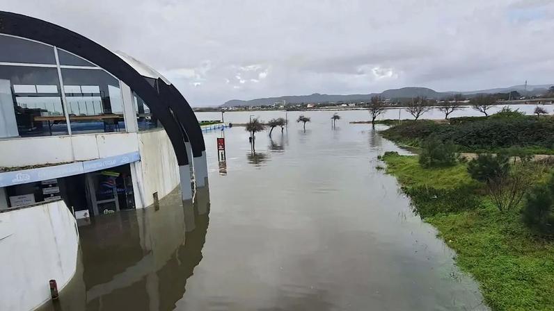 O cargueiro Solong, registado em Portugal, chocou com o petroleiro Stena Immaculate, que estava ancorado