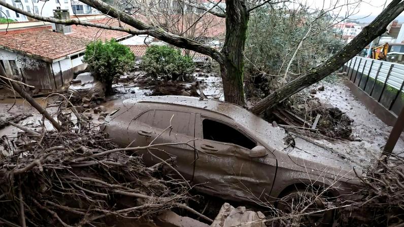 Imagem de contexto do artigo "Mar de lama" danifica mais de 50 carros em Portalegre