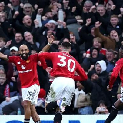 Manchester United vence Fulham com golo nos descontos