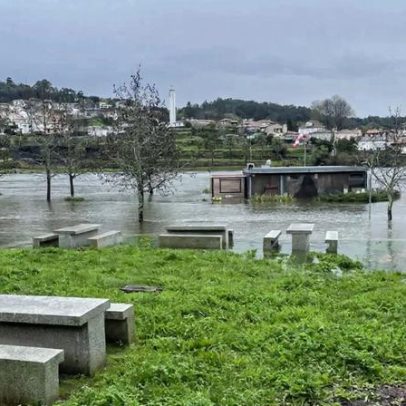 Douro galgou as margens em Entre-os-Rios e ameaça casas em Rio Mau