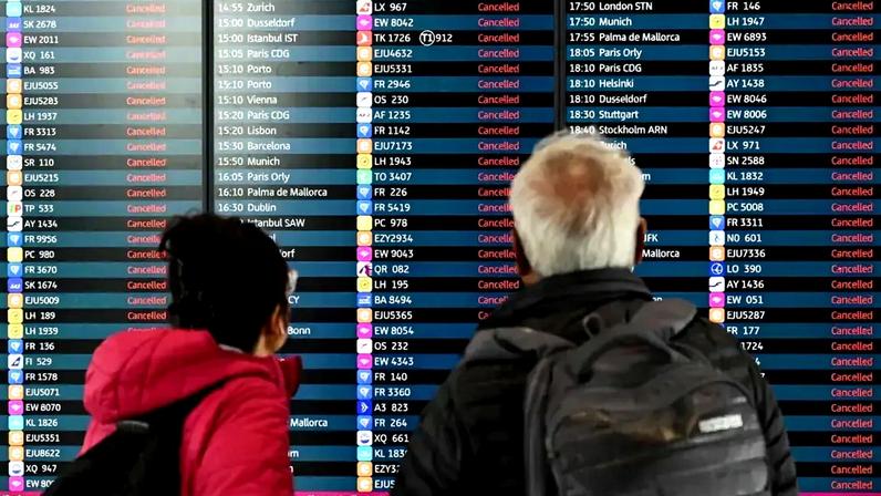 O navio confirmou contacto visual com o veleiro e iniciou as operações de salvamento