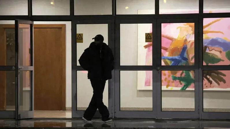 Seko Fofana à saída do aeroporto