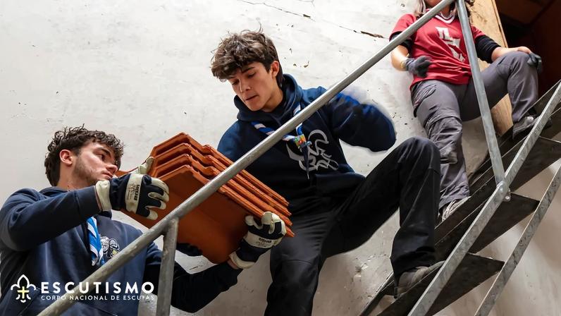 Dois mil escuteiros ajudam populações atingidas pelo mau tempo com distribuição