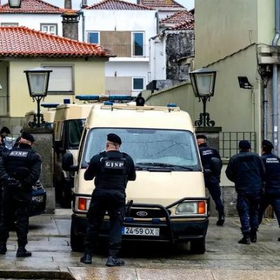 Ourives testemunha em tribunal relata ter levado três coronhadas na cabeça