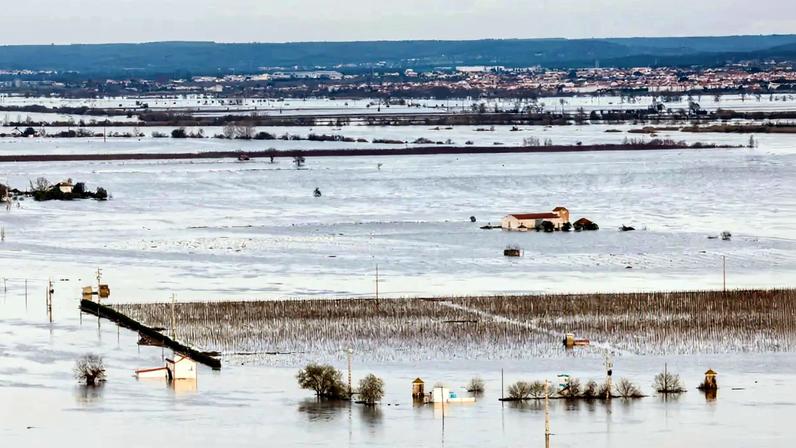 Imagem de contexto do artigo Tempestade Marta entra em Portugal entre Sines e Lisboa. Sado, Tejo e Mondego em alerta