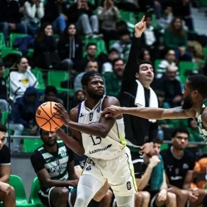 Porto condena insultos racistas a dois jogadores no clássico com Sporting