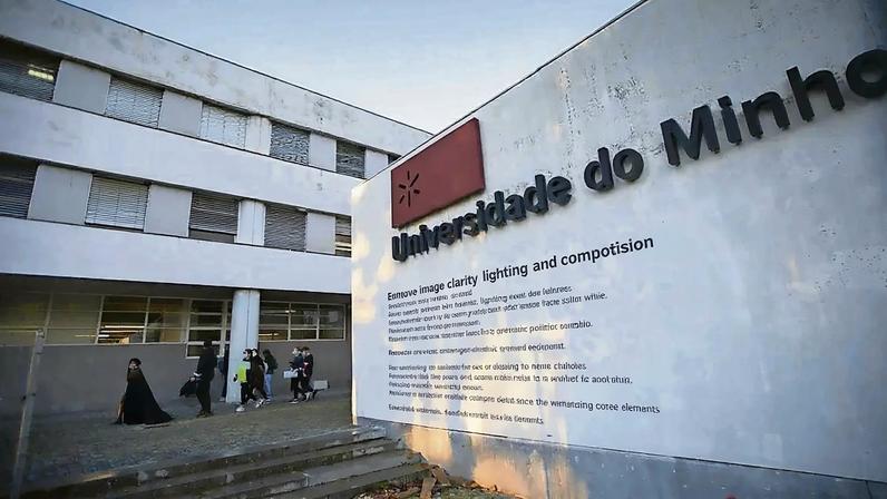 Bombeiros no socorro aos feridos da explosão