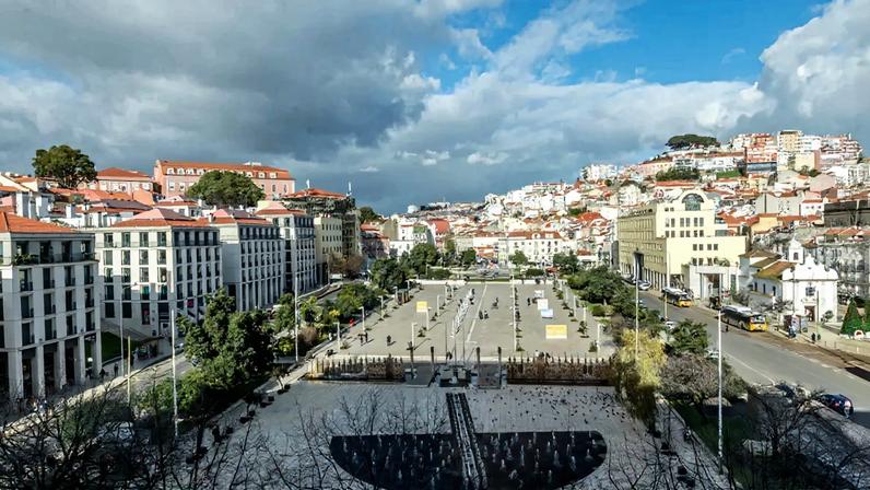 Mulher sem-abrigo dá à luz numa tenda no Martim Moniz