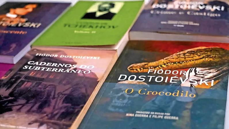 Graças ao trabalho incessante do casal Nina e Filipe Guerra, foi possível ler traduções feitas diretamente a partir do original russo em vez das adaptações feitas do francês ou do inglês