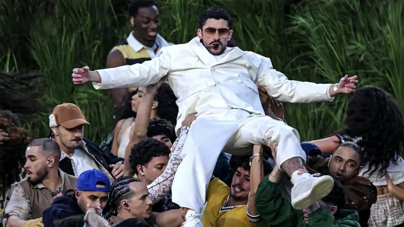 Super Bowl LX histórico com Bad Bunny: cultura porto-riquenha, casamento ao vivo e Grammy nas mãos de um jovem ator