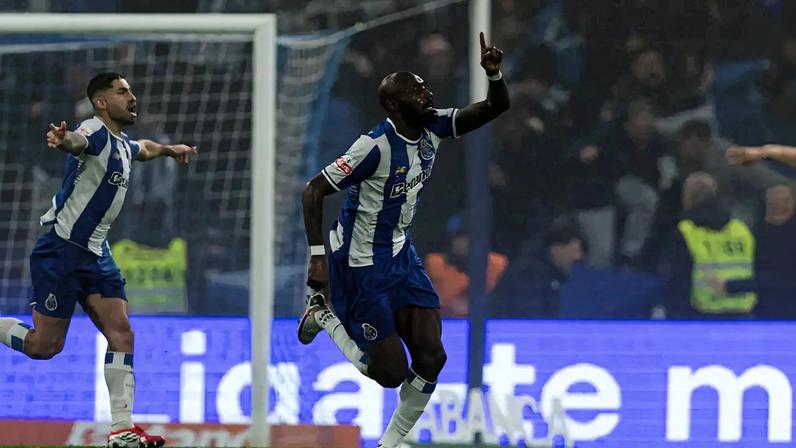 Celebração do internacional costa-marfinense após ter marcado na estreia