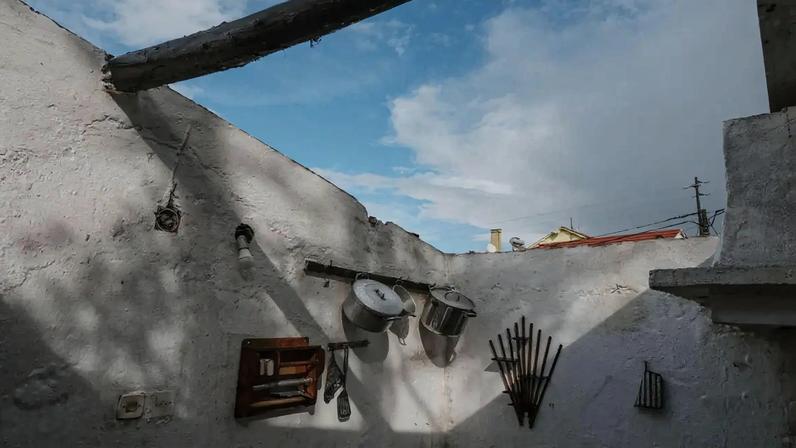 Centenas de pessoas ficaram com a casa destruída pelas tempestades que têm atingido o país
