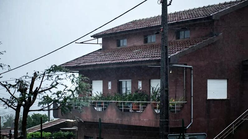 Casa onde os inspetores da PJ foram alvejados, em Duas Igrejas