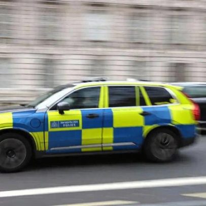 Adolescente esfaqueia dois menores numa escola em Londres