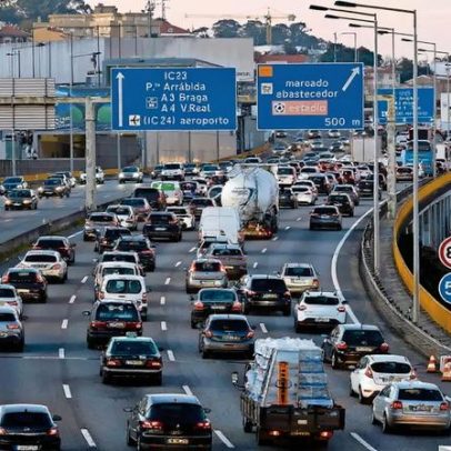 Ex-professor francês acusado de matar mãe e tia e abusar de 89 menores em vários países