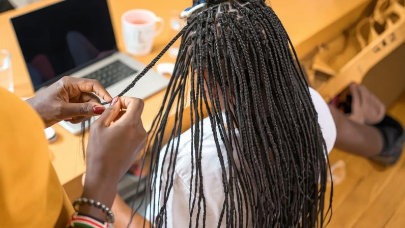 Estudo aponta que extensões de cabelo são cocktail perigoso de toxinas