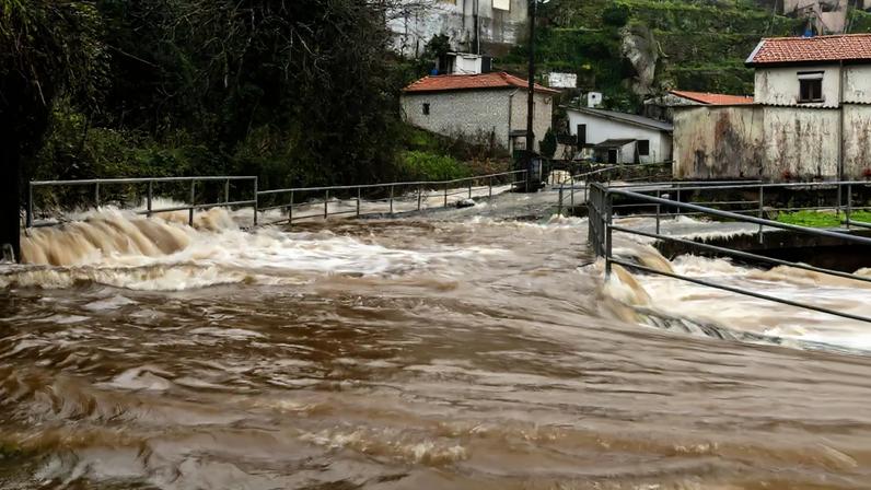 Gaia é um dos concelhos em risco de novas inundações, como já aconteceu na freguesia de Avintes este mês, devido a um afluente do rio Douro