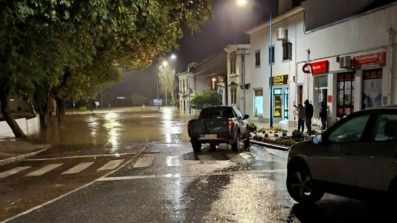 Mau tempo: Caudal do rio Sado continua a subir e situação agrava-se em Alcácer do Sal
