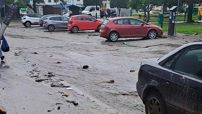 Mau tempo: Água, lama e pedras da Serra de São Mamede em Portalegre danificam dezenas de carros