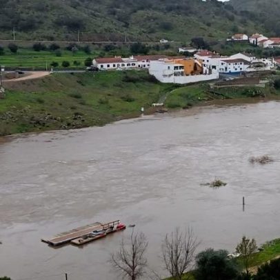 Mau tempo eleva Guadiana em Mértola a níveis raros, sem alarme