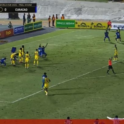 Advocaat deixa seleção de Curaçau por problemas de saúde da filha