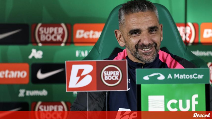 Rui Borges em conferência de imprensa