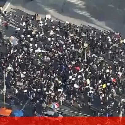 Protesto contra o ICE agita as ruas de Los Angeles, mostram imagens aéreas