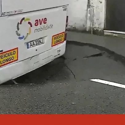 Autocarro fica preso numa crater em Famalicão; dois feridos leves