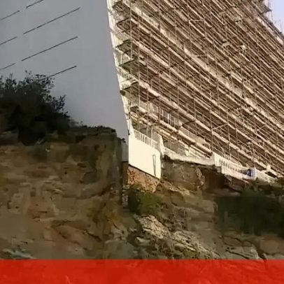 Derrocada na praia de Sesimbra coloca prédio em risco