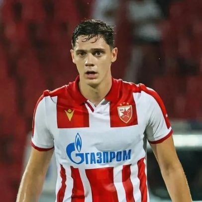 Defesa central Stefan Lekovic chega para reforçar o Estrela da Amadora