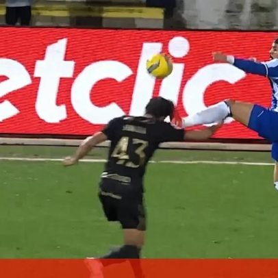 William Gomes expulso por entrada à cabeça de adversário