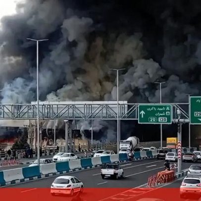 Incêndio de grandes proporções atinge mercado na zona oeste de Teerão