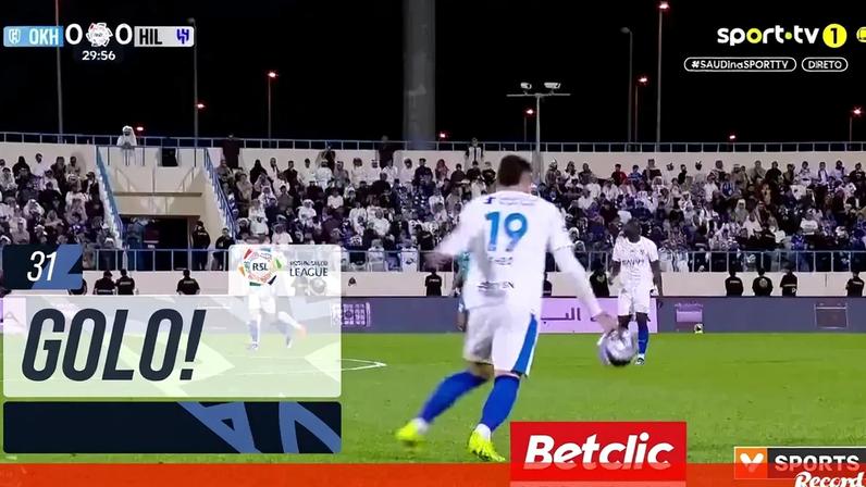Karim Benzema já fatura pelo Al Hilal e logo... de calcanhar