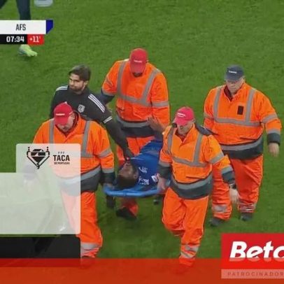 Suárez não esquece Baroan: gesto do colombiano com o adversário após o jogo