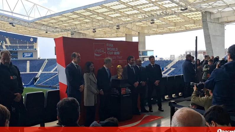 Troféu do Mundial no Estádio do Dragão