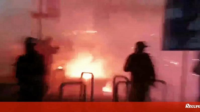 Onda de protestos violentos contra a presença do ICE nos Jogos de Inverno causa o caos em Milão