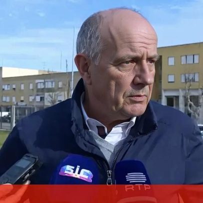 Paulo Raimundo já votou, apesar das condições não ideais