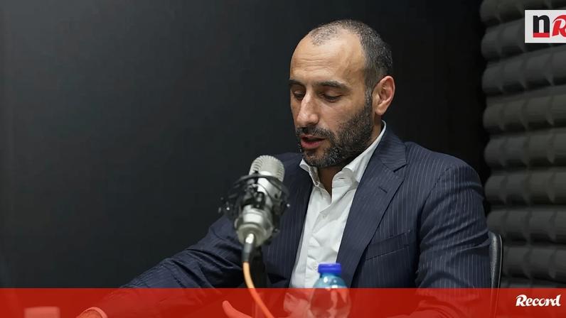 Vinícius Júnior acompanha de perto o que se passa no Alverca