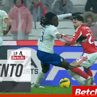 Polémica na Luz: Rafa cai na área do Alverca após lance com Meupiyou