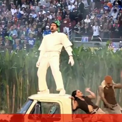 Mais imagens da atuação de Bad Bunny no intervalo do Super Bowl