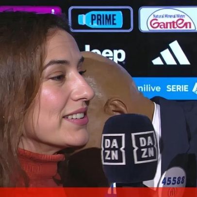 Spalletti beija jornalista na entrevista-relâmpago para explicar o VAR