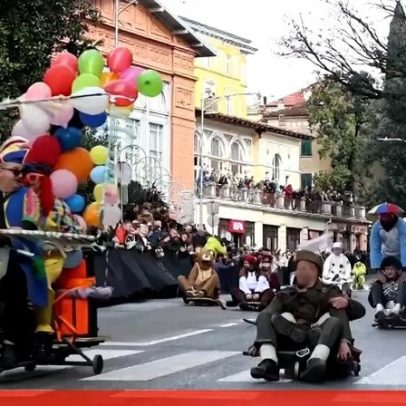 Corrida de karts na Croácia: banheiras, iates ou foguetões dominam a prova