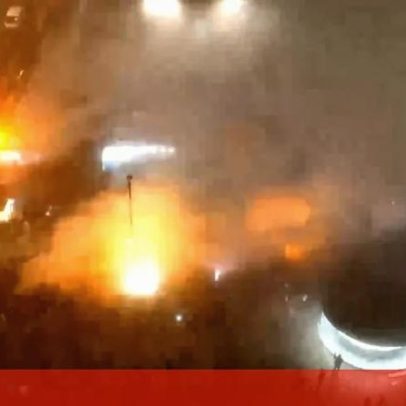 Adeptos celebram a receção ao autocarro do FC Porto no Dragão